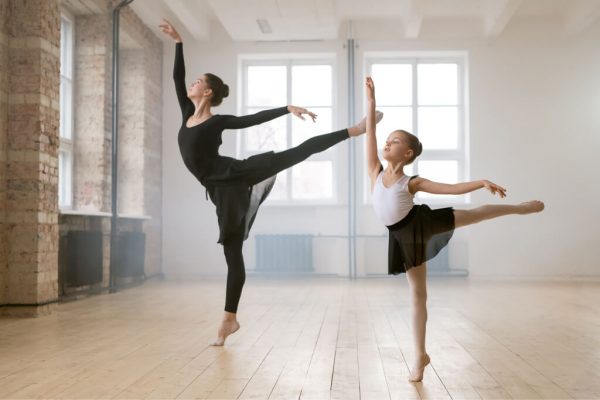 woman-and-little-girl-dancing-ballet-2021-09-24-03-18-32-utc.jpg woman-and-little-girl-dancing-ballet-2021-09-24-03-18-32-utc.jpg